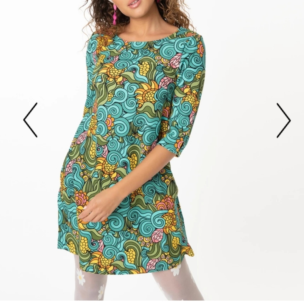 NWT Groovy Floral Shift Dress